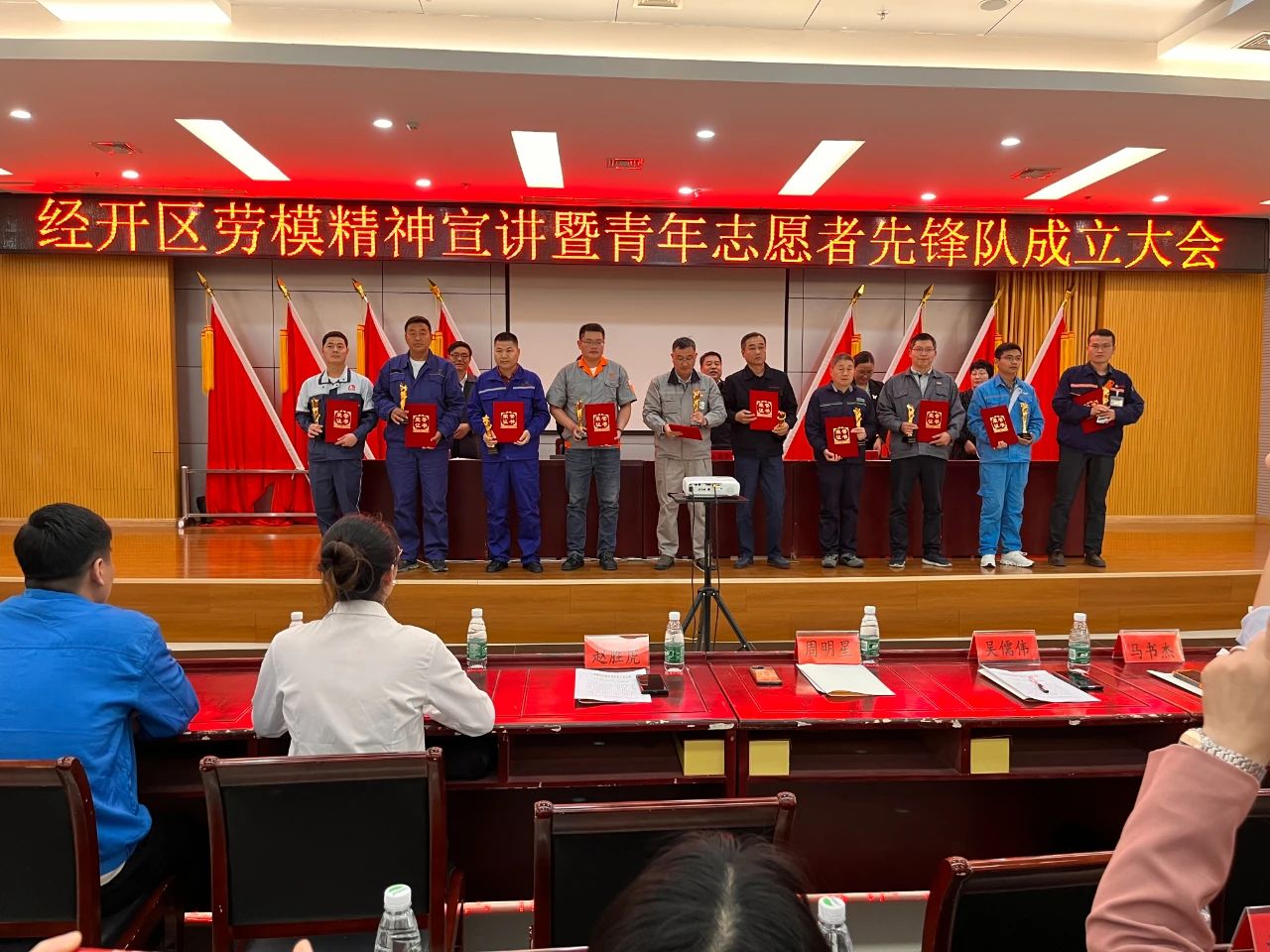 致敬CA88官方网站榜样，让劳动者力量熠熠生辉——CA88官方网站铝材获劳动模范表彰