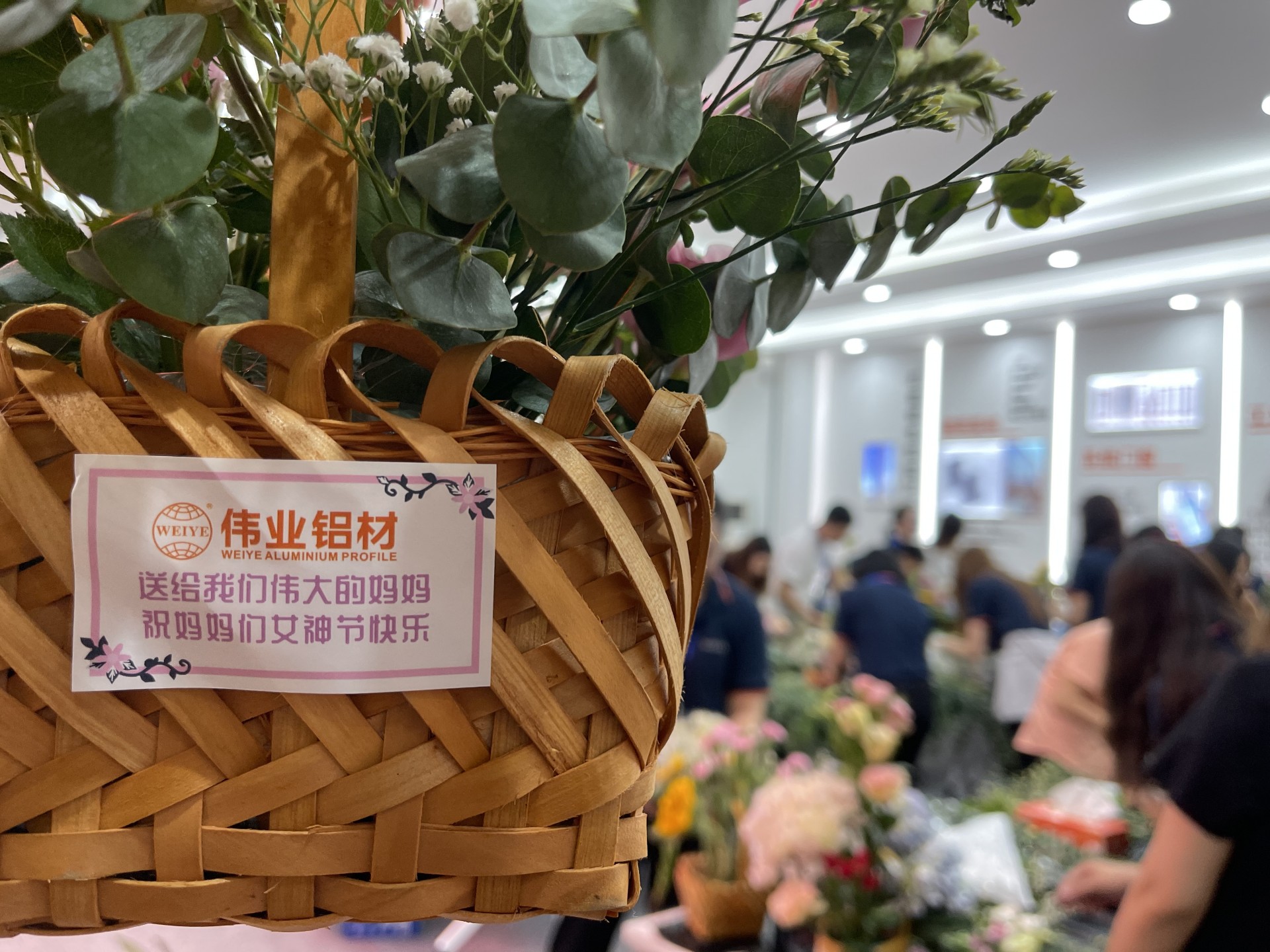 CA88官方网站铝材 | 送她小花花，把爱给妈妈